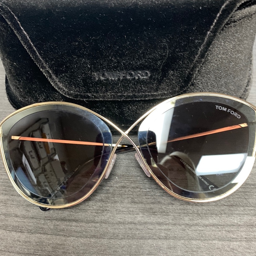 TOM FORD SUNGLASSES ONLY WORN 2 times